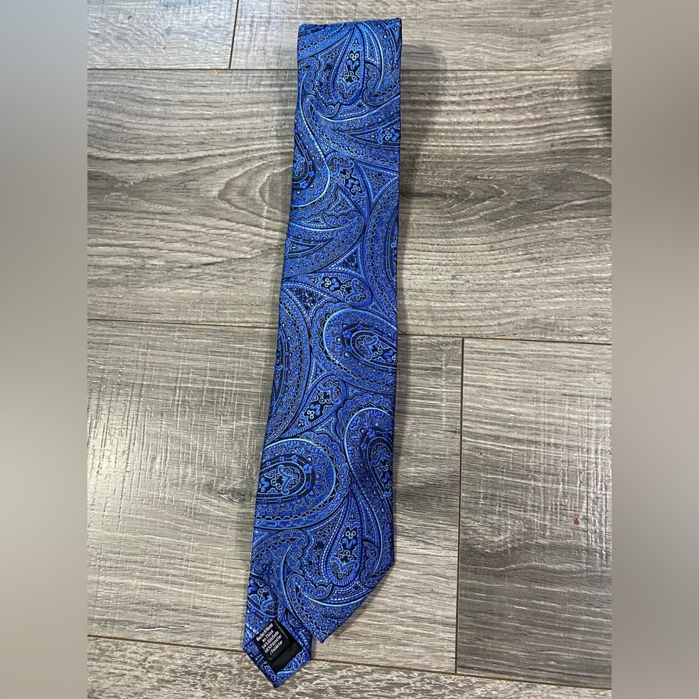 Blue Paisley Croft&Barrow Tie